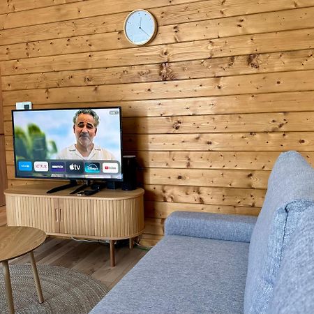 Lovely 1-Bedroom Vacation Home With Free Parking Демановска Долина Екстериор снимка