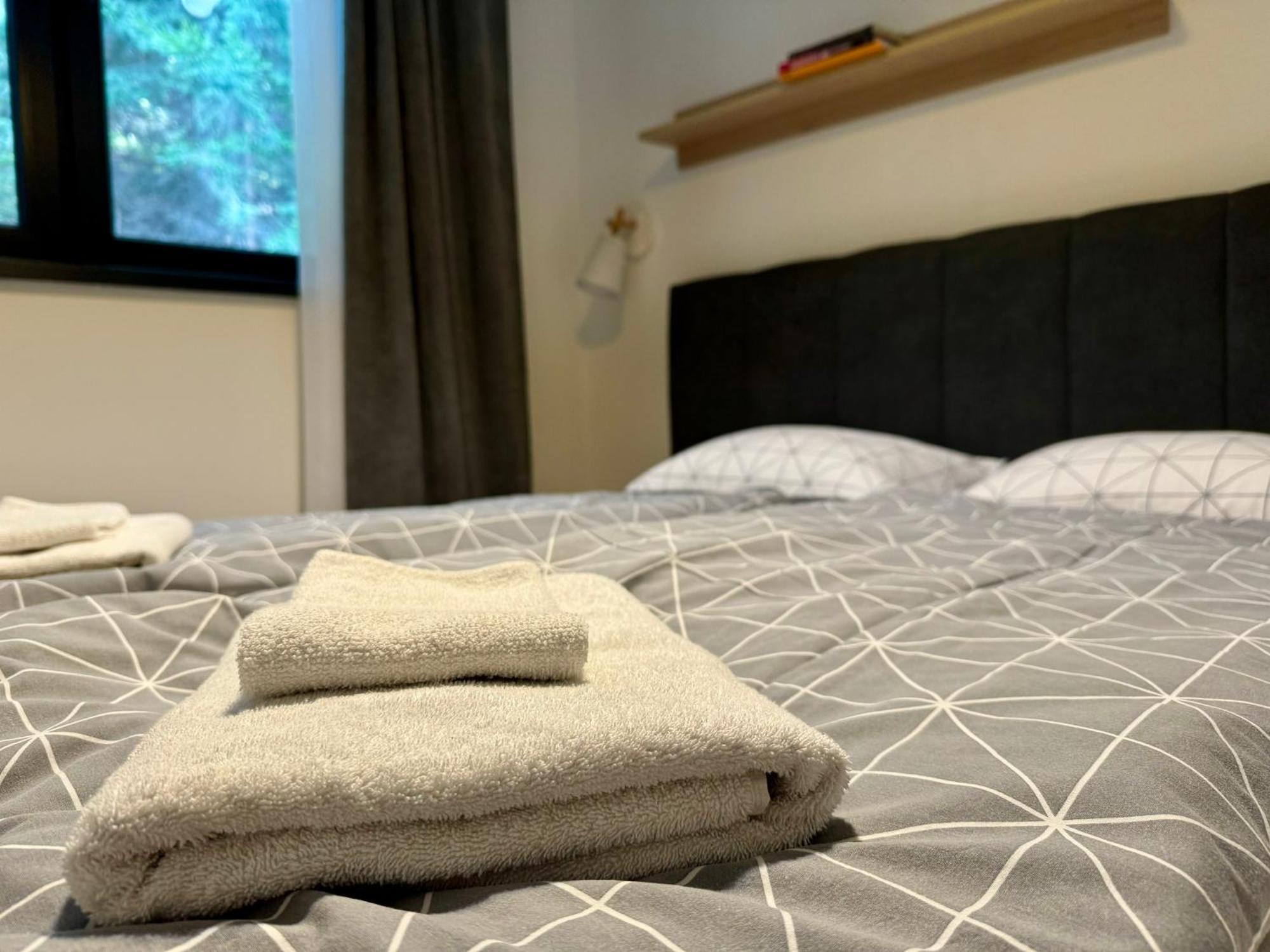 Lovely 1-Bedroom Vacation Home With Free Parking Демановска Долина Екстериор снимка