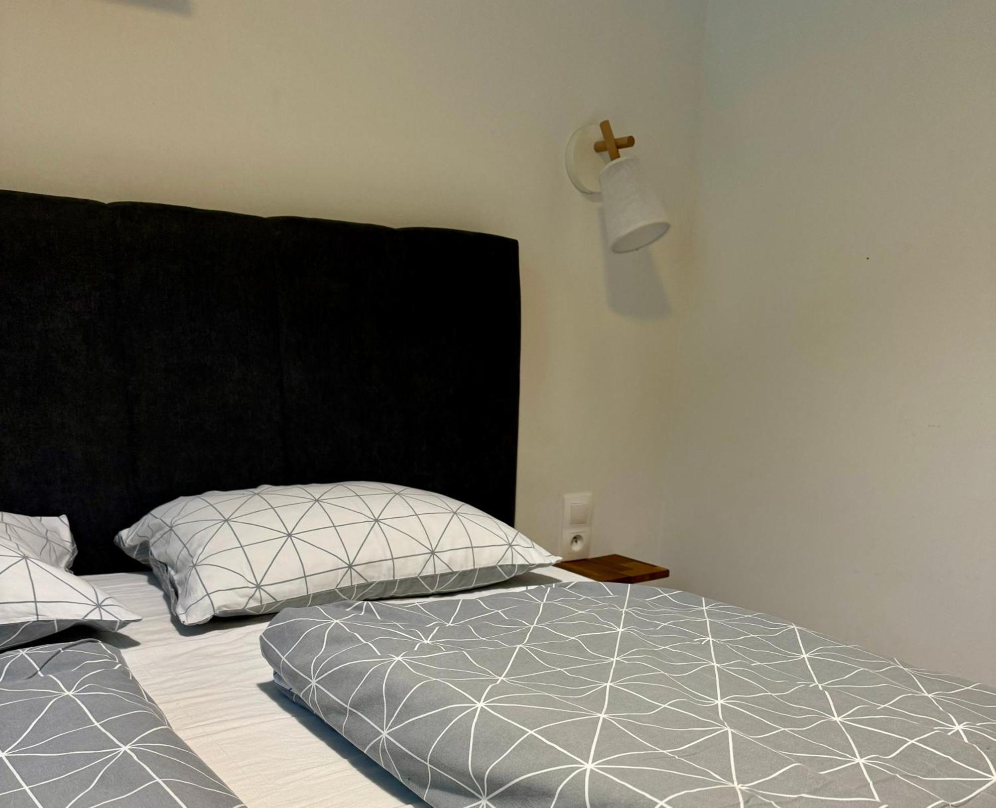 Lovely 1-Bedroom Vacation Home With Free Parking Демановска Долина Екстериор снимка