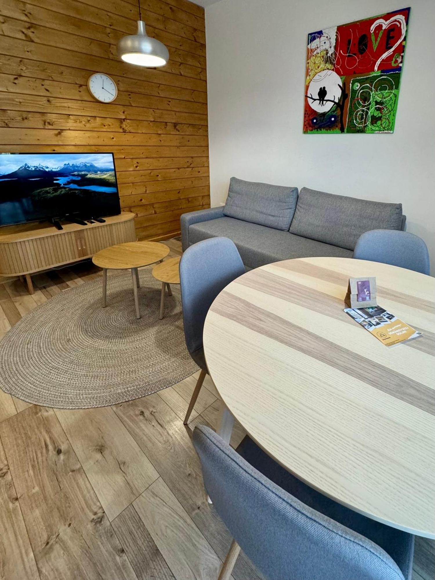 Lovely 1-Bedroom Vacation Home With Free Parking Демановска Долина Екстериор снимка