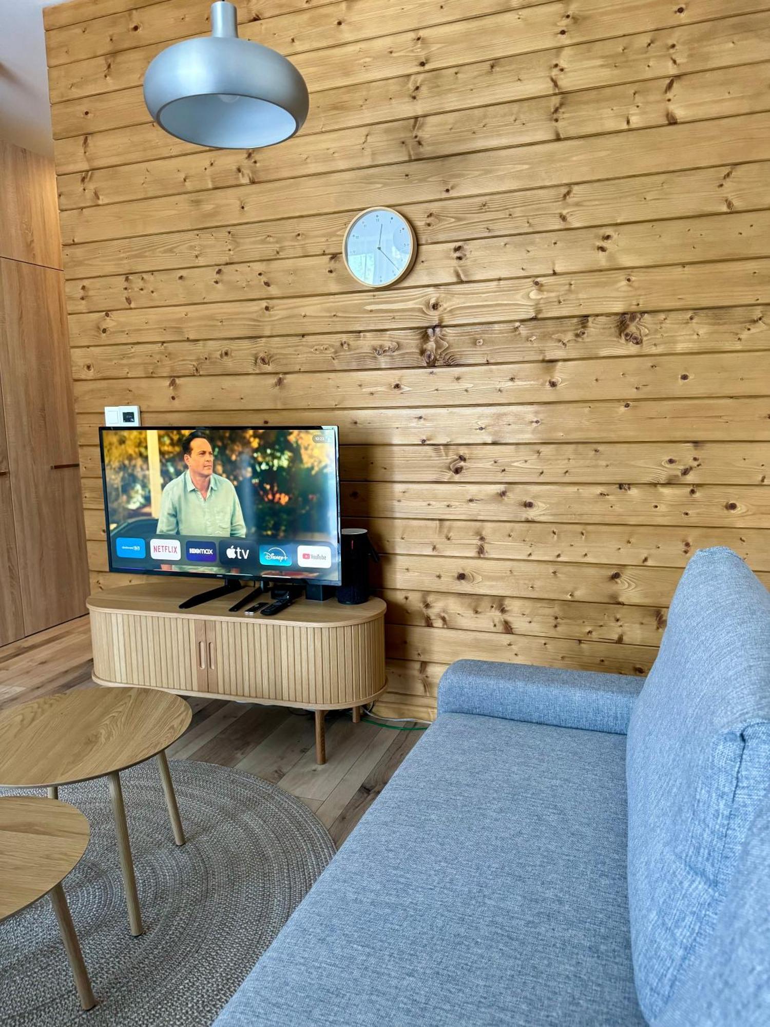 Lovely 1-Bedroom Vacation Home With Free Parking Демановска Долина Екстериор снимка